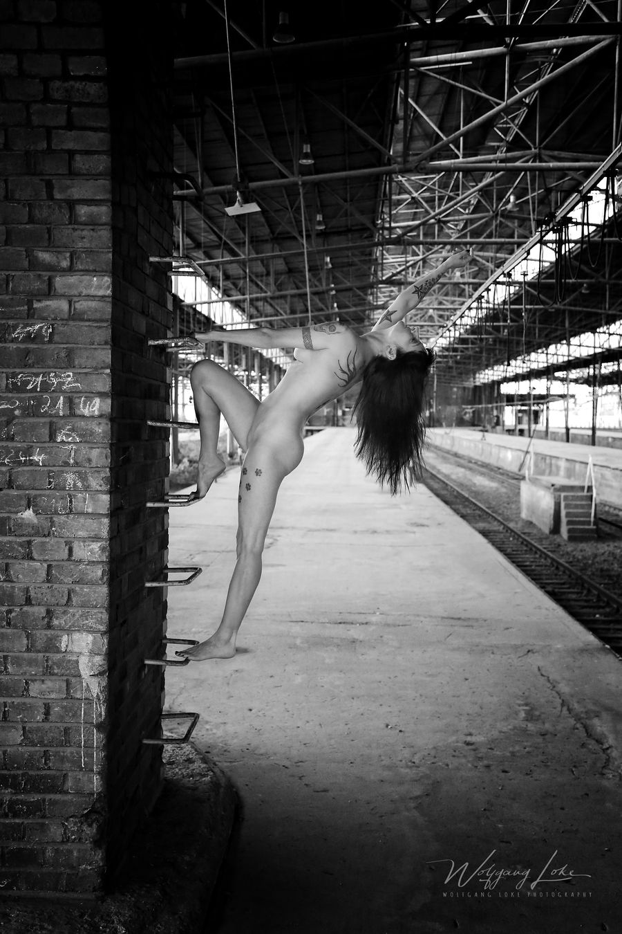 You cannot climb the ladder of success dressed in the costume of failure. 